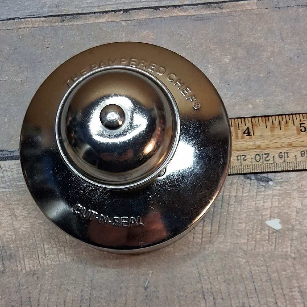 The Pampered Chef 3.5" Cut-N-Seal